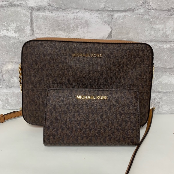 MICHAEL Michael Kors Handbags - Michael Kors Jetset LG EW Crossbody And Wallet